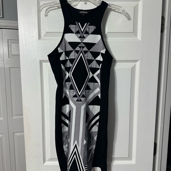 Express Dresses & Skirts - Express Geometric Print Bodycon Dress